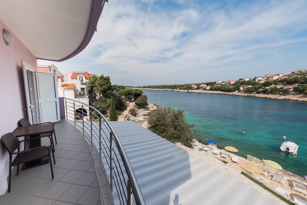 Apartment Dragan Grubisic Примоштен Екстер'єр фото